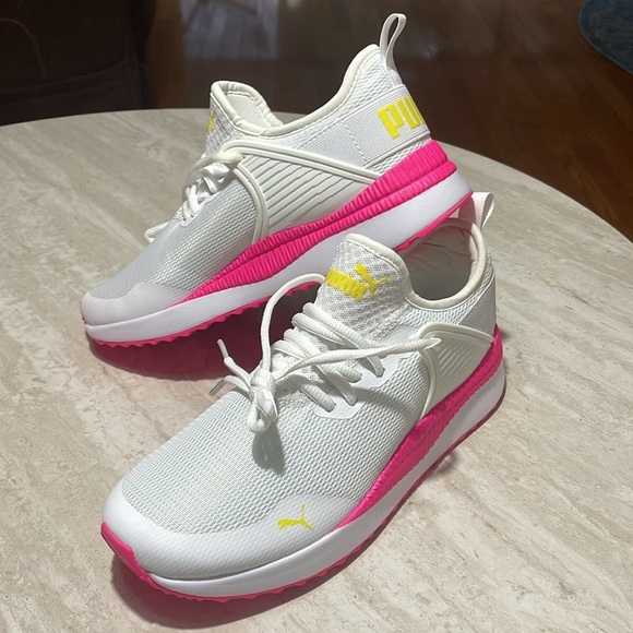 NIB PUMA Soft Foam White Neon Pink Sneakers *7.5 - Picture 6 of 8